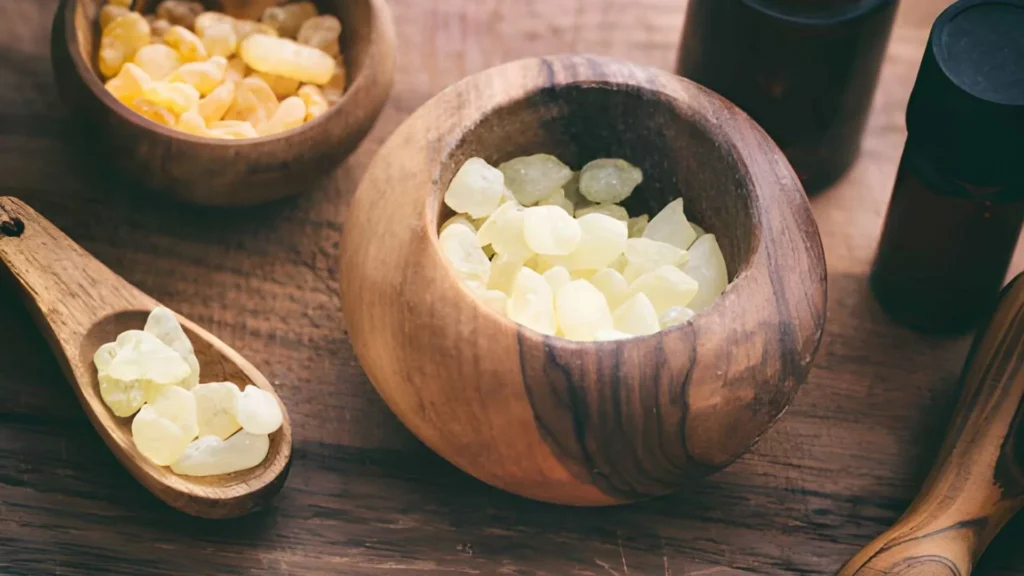Raw mastic gum